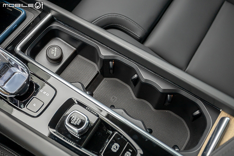 Volvo 小改款 XC60 B5 試駕｜保留核心優勢，高級感再強化！