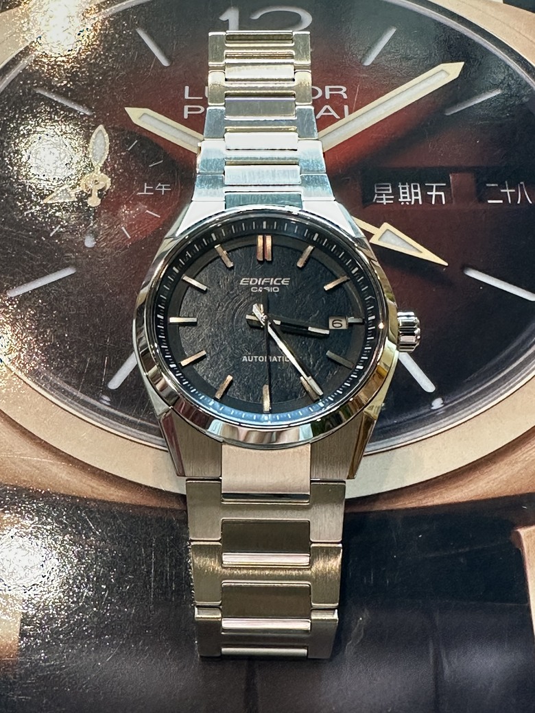 ［開箱］CASIO的創新與經典,機械錶和電子錶雙重衝擊。EFK-110D-2A加DW-6900JV-1DR