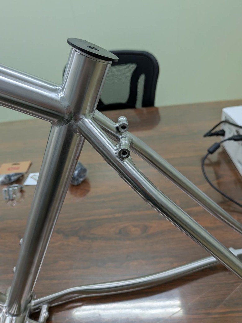雲豹 新 不鏽鋼 gravel 車架開箱~