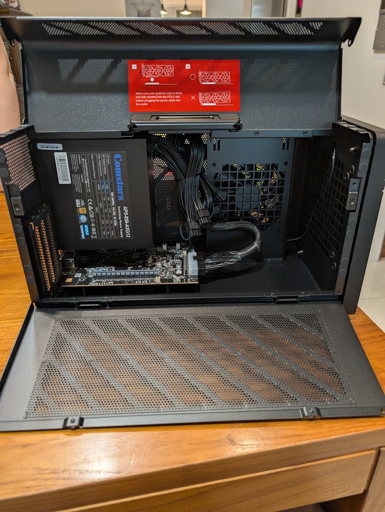 【開箱】SPARKLE TB5 Studio-G 850 Ultra 顯示卡外接盒