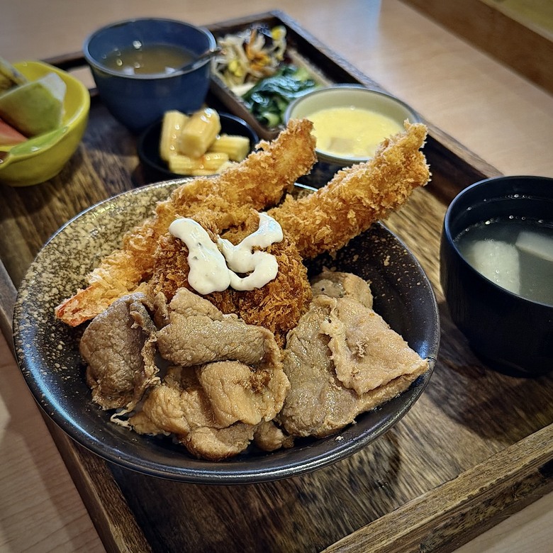 台南國華街美食:傳承日本橫濱30年的活鰻現烤,還有鰻骨湯、越光米無限續!