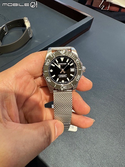 HydroConquest 深海征服者「黑面灰圈＋米蘭帶」39mm