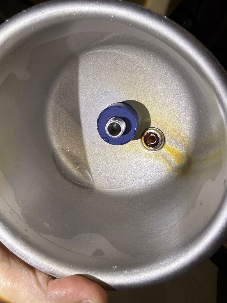 美而浦淨水器，第一次換濾芯後發現內部不銹鋼變色