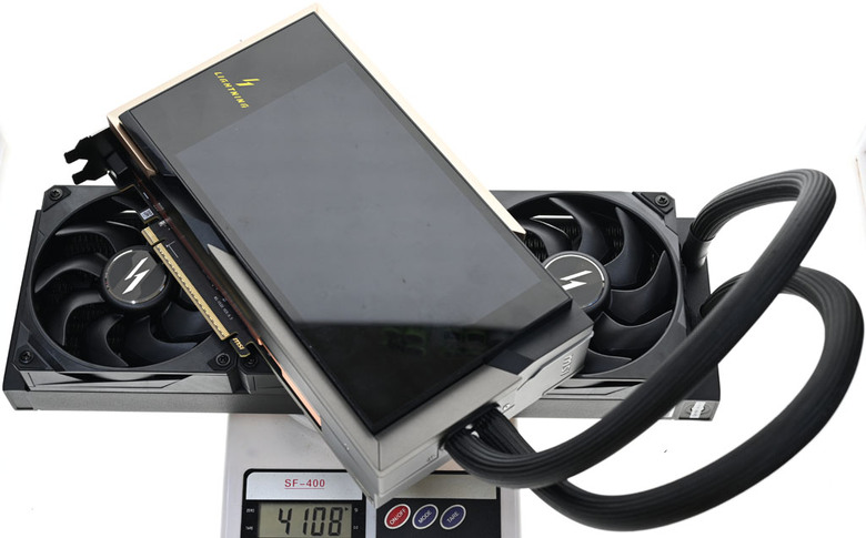 動爪玩MSI GEFORCE RTX 5090 32G LIGHTNING Z