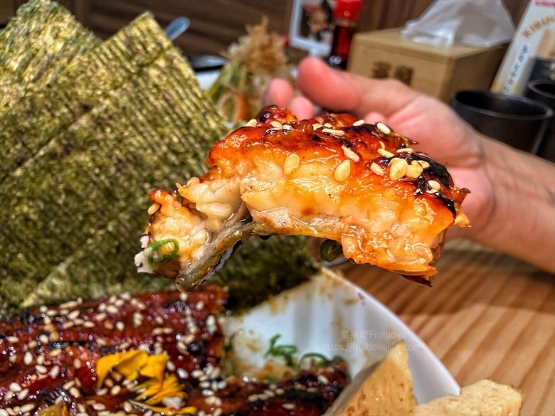 平價日本料理，生熟丼、刺身、炸烤物，無低消續飯湯吃到飽、壽星送生魚片蛋糕，寵物友善
