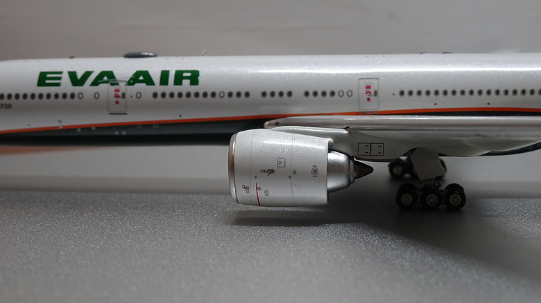 【開箱】1/400 金屬客機模型