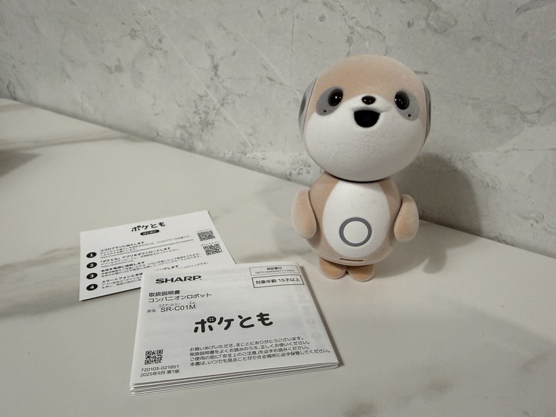 點我看大圖 【小宅開箱】2 歲小孩的新室友!SHARP 小獴友 Poketomo 口袋陪伴機器人開箱領養