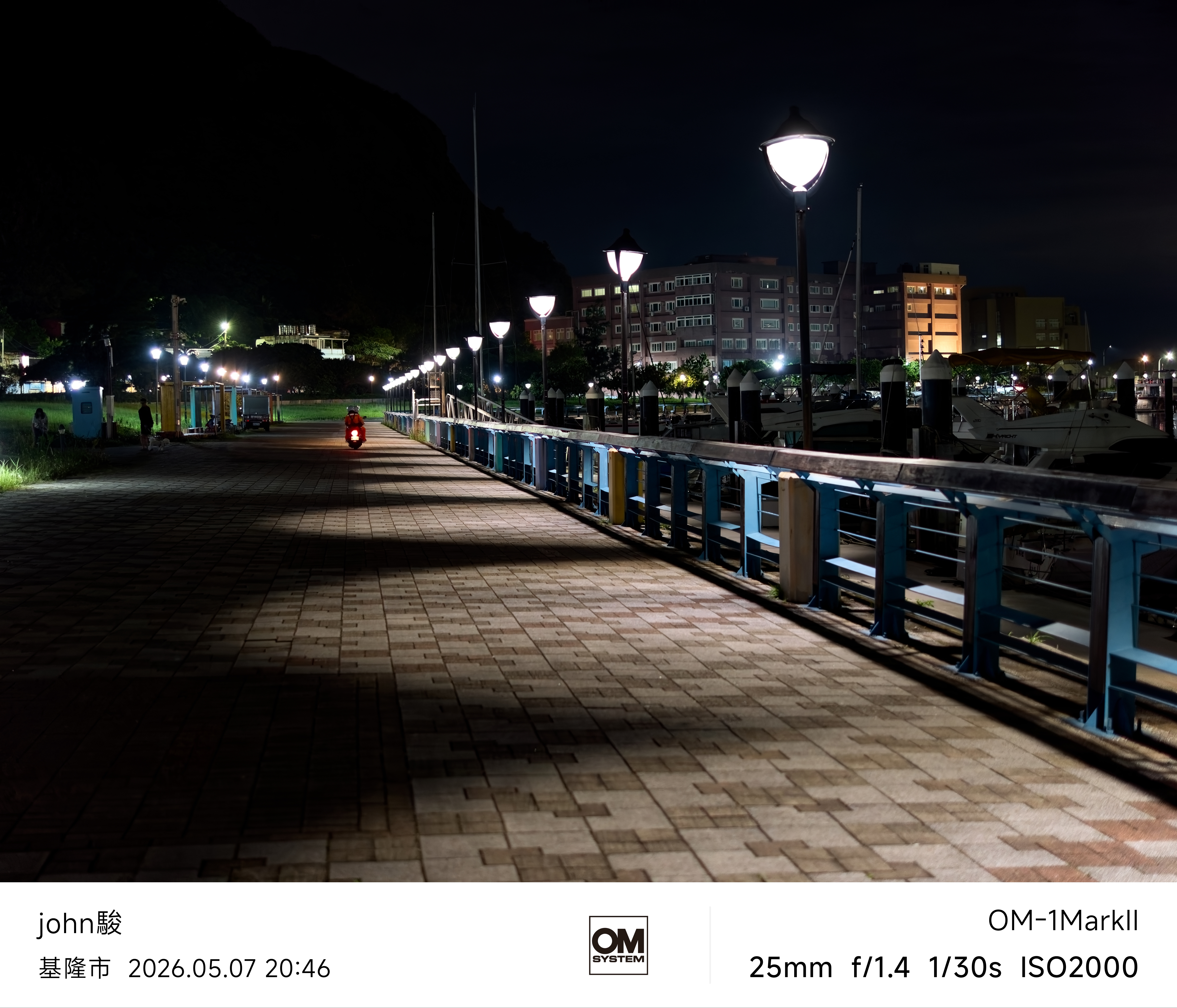 om 25mm f1.2 pro vs 松下 25mm f1.4