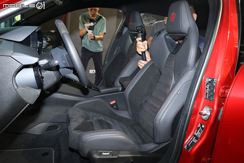 【採訪】Alfa Romeo Junior 正式發表,純電、油電雙動力建議售價139.8萬元起!