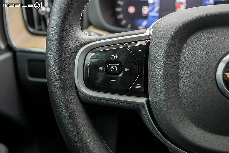 Volvo 小改款 XC60 B5 試駕｜保留核心優勢，高級感再強化！
