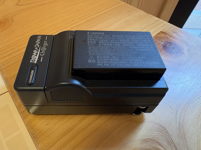 原本只是買相機，結果越買越多｜Canon HG-100TBR、LP-E17 電池與副廠座充入手心得