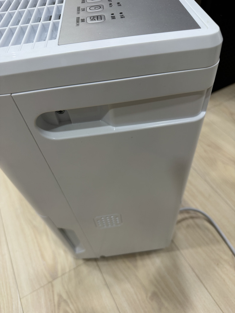 【開箱】誰說萬元以下沒好貨？海爾18L負離子清淨除濕機實測｜H18WN，挑戰同級最強除濕力！