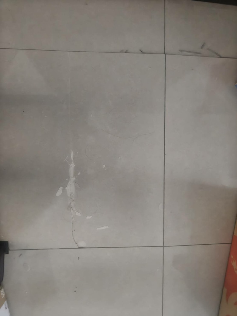 磁磚隆起修繕