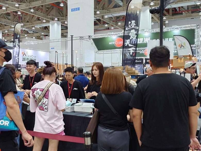 【分享】為了車宿衝台中戶外展！卻在3D Mats配件區大翻車