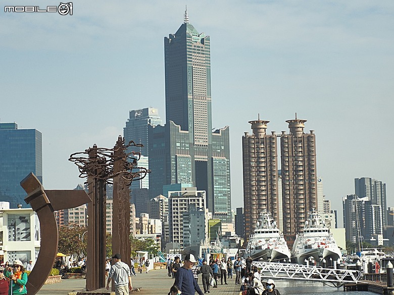 駁二藝術特區(蓬萊倉庫、大勇倉庫、大義倉庫)、大港橋、哈瑪星台灣鐵道館、典藏駁二餐廳 ARTCO、李家圓仔湯 — 冬日高雄港濱散策 駁二篇