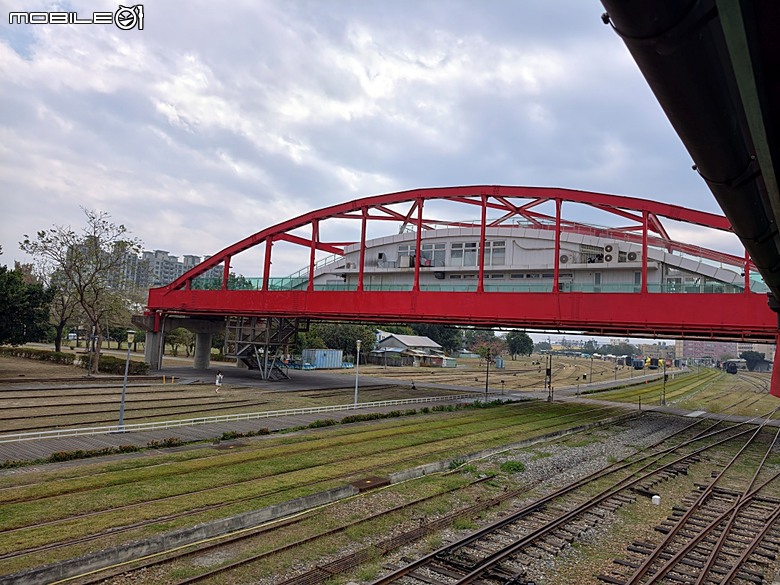 哈瑪星鐵道園區、舊打狗驛故事館、高雄港車站北號誌樓、鐵道園區天空雲台、金馬賓館當代美術館、打狗水道量水器室,附掛2026高雄冬日遊樂園紀實 — 冬日高雄港濱散策 哈瑪星鐵道園區篇