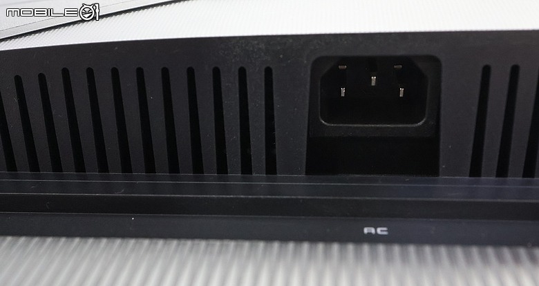 親民定位與價格，技嘉 GAMING 首款 32 吋 QD-OLED MO32U2
