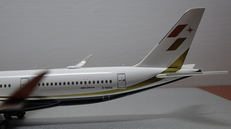 【開箱】1/400 金屬客機模型