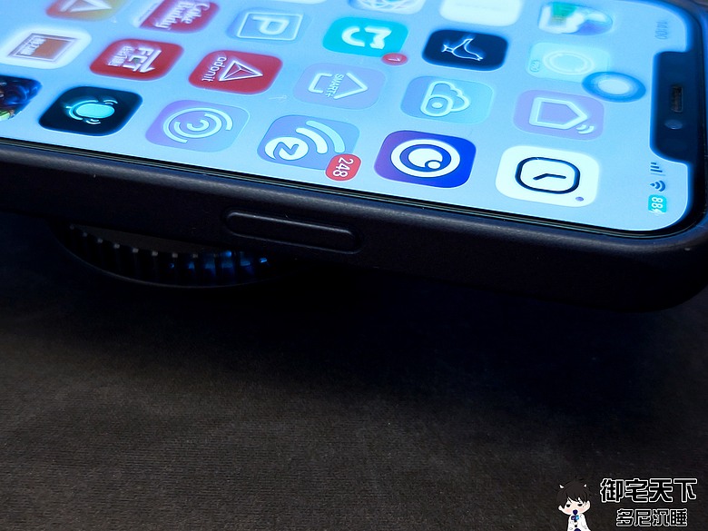 點我看大圖 最強手機散熱器?AUKEY 小冰充開箱|降溫 20°C + Qi2 磁吸快充完整實測LC-G10A
