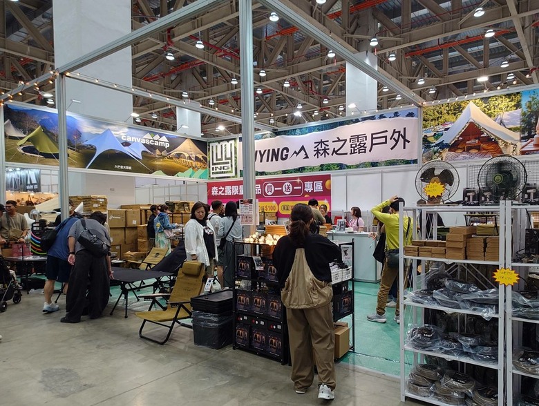【分享】為了車宿衝台中戶外展！卻在3D Mats配件區大翻車