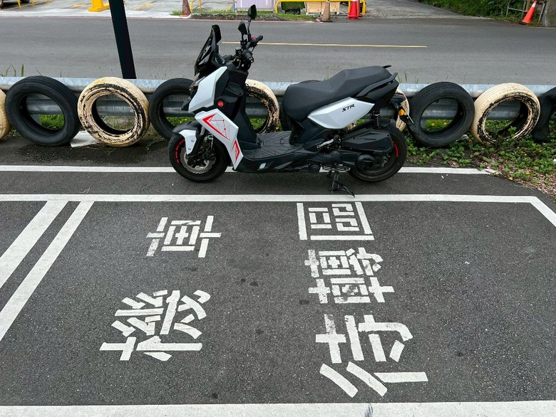 250cc很笨重?不,STR250根本比125cc還靈活好用