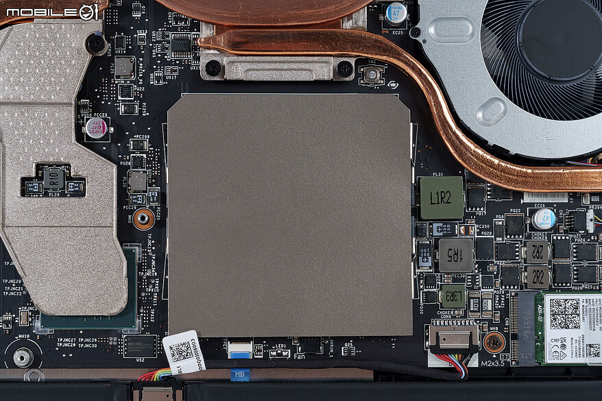 MSI Crosshair 16 Max HX E2W｜鎖定勝負的精準效能控制
