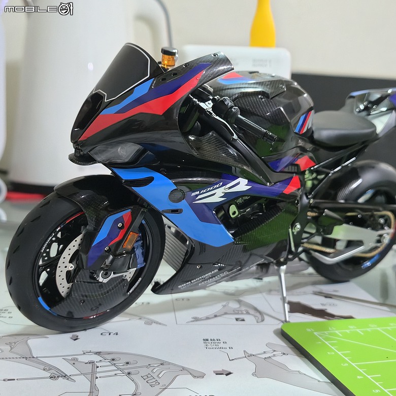 點我看大圖 🔧【模型新手也能輕鬆組 Part5】🏍️ 1/9 MENG MT-009S 1/9 BMW M1000RR 悅色版