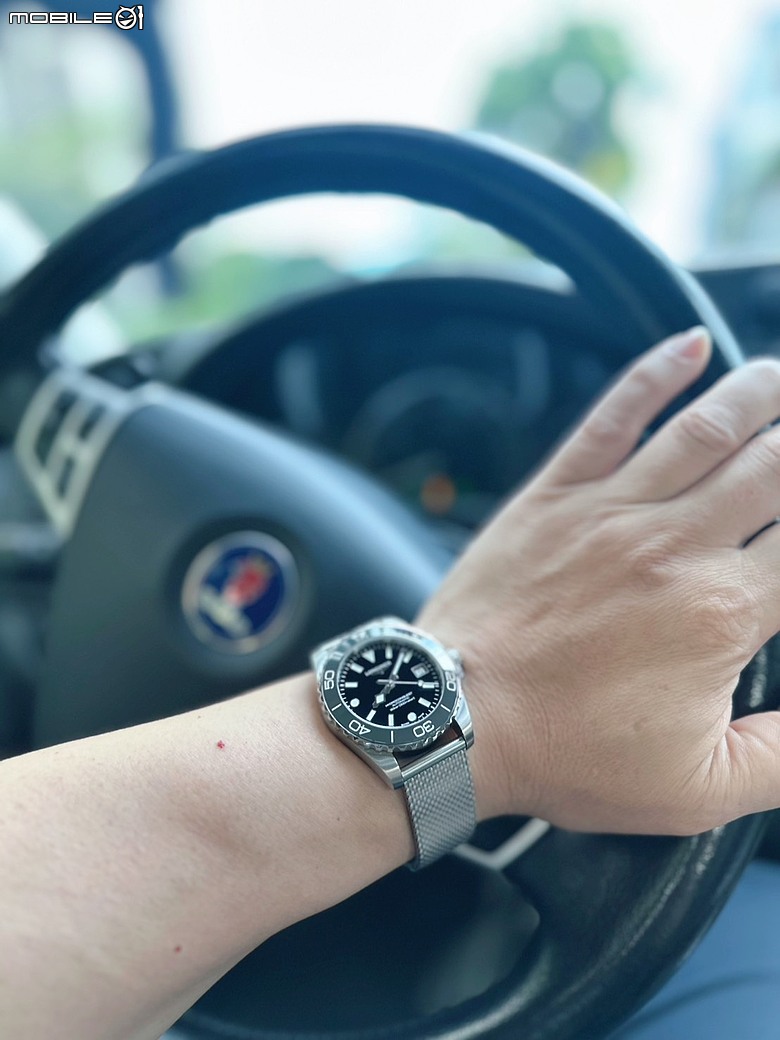 HydroConquest 深海征服者「黑面灰圈＋米蘭帶」39mm