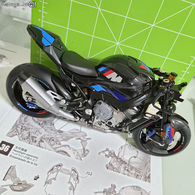 點我看大圖 🔧【模型新手也能輕鬆組 Part5】🏍️ 1/9 MENG MT-009S 1/9 BMW M1000RR 悅色版