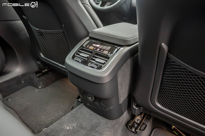 Volvo 小改款 XC60 B5 試駕｜保留核心優勢，高級感再強化！