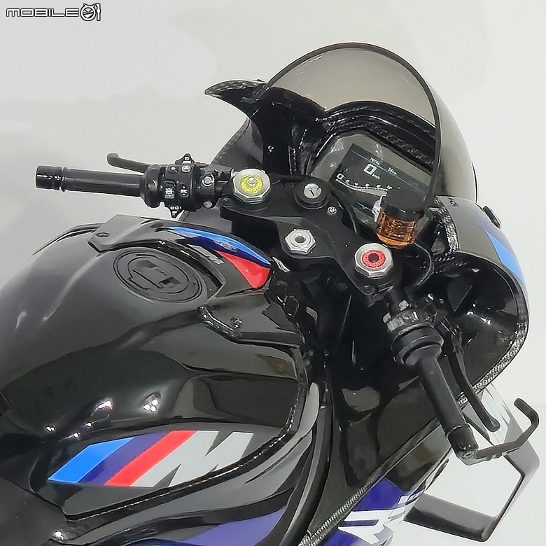 點我看大圖 🔧【模型新手也能輕鬆組 Part5】🏍️ 1/9 MENG MT-009S 1/9 BMW M1000RR 悅色版