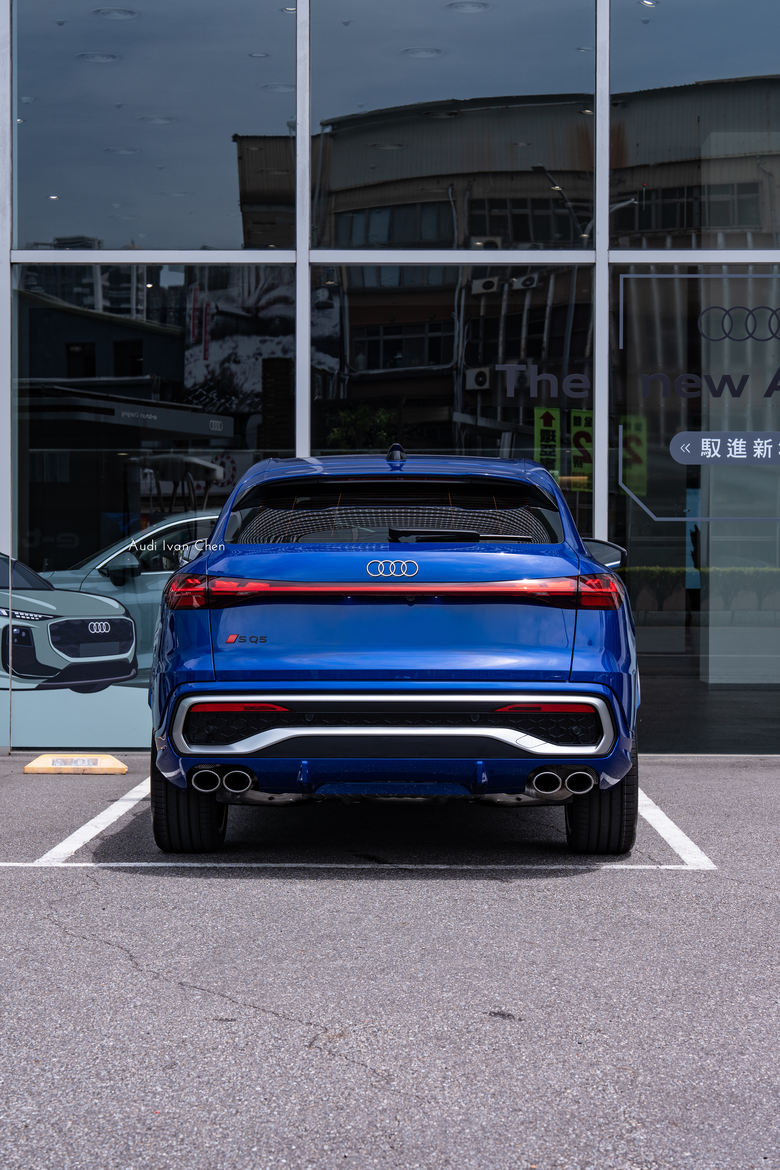 交車分享｜Audi SQ5 Sportback｜金屬眩亮藍・Ultra Blue・6I