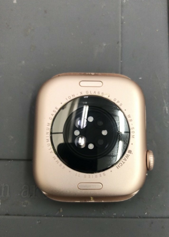 蘋果手錶11代46MMGPS後玻璃摔到破裂...