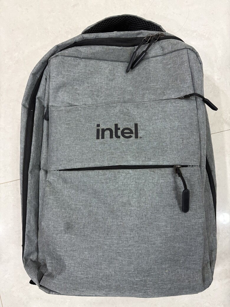 通勤筆電包｜tomtoc Slash-T64 Flip Laptop Backpack (同場加映｜金門小菜刀）