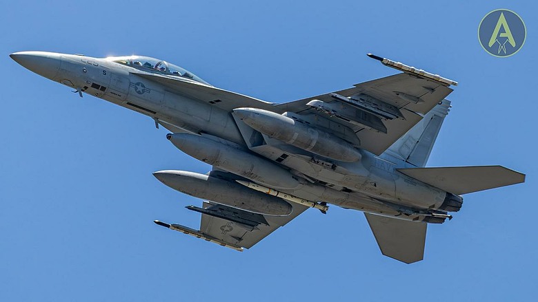 AIM-260A實彈(測試彈)首次曝光掛載照片
