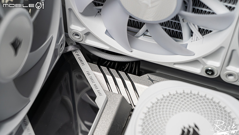 點我看大圖 【開箱】木紋靜謐氣息 | CORSAIR FRAME 4000D WOOD RS WHITE