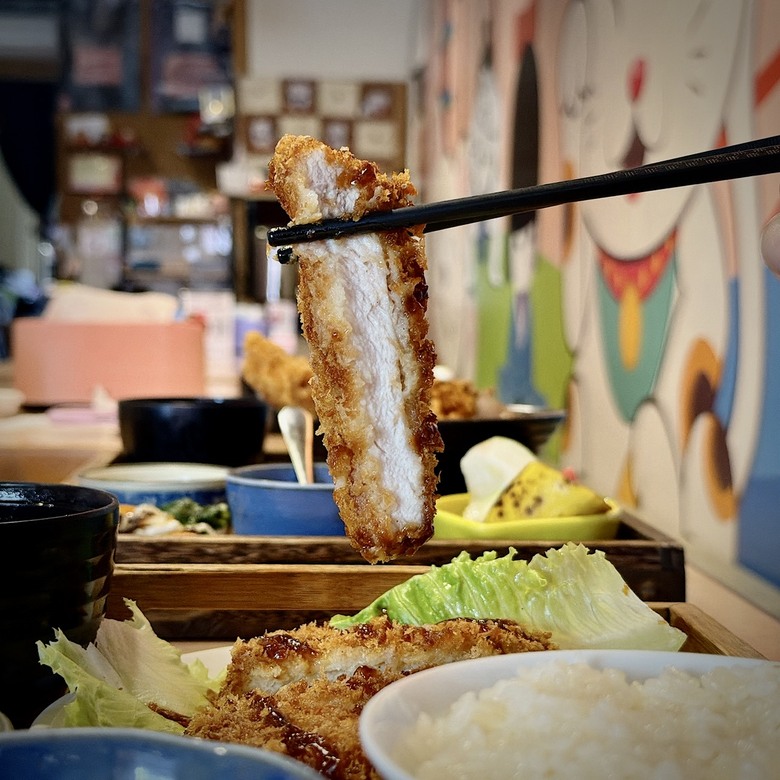 台南國華街美食:傳承日本橫濱30年的活鰻現烤,還有鰻骨湯、越光米無限續!