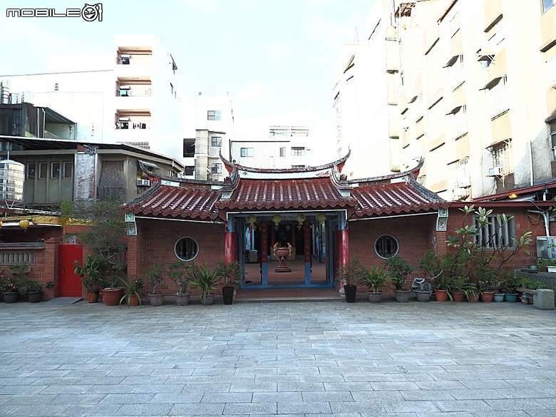 彰化 彰邑聖王廟(威惠宮)、大西門福德祠、彰邑關帝廟、彰邑慶安宮、懷忠祠、曇花佛堂、梨春園曲館 — 彰化市區古蹟探訪之一