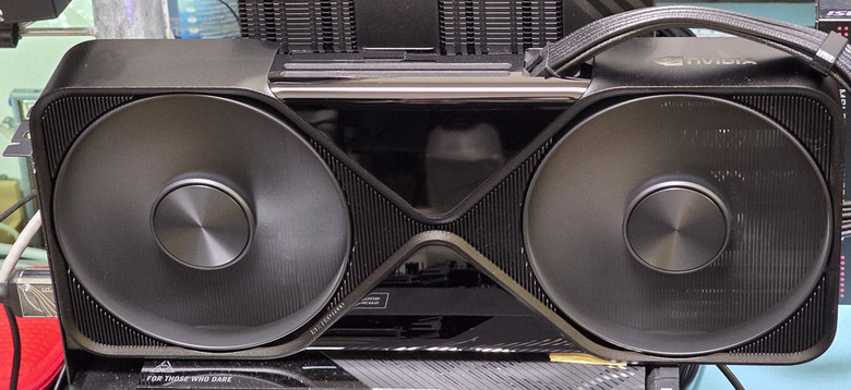動爪玩NVIDIA RTX PRO 6000 Blackwell工作站版