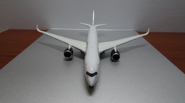 【開箱】1/400 金屬客機模型