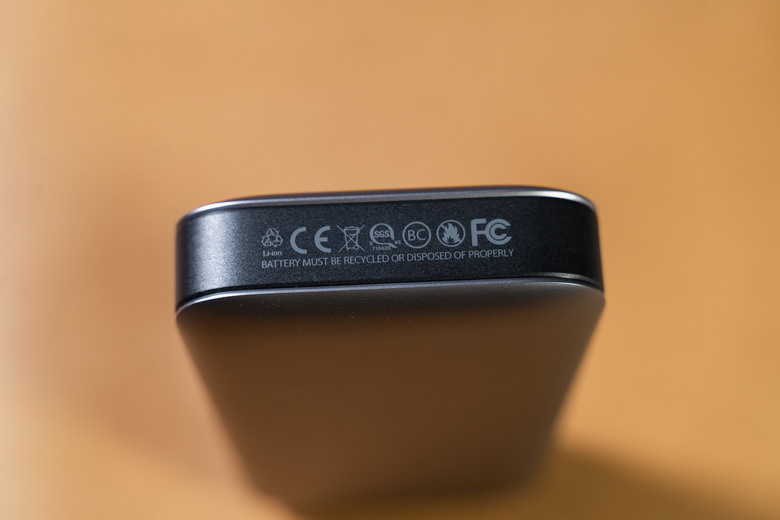 【開箱測試】ZMI紫米20號行動電源 QB826G｜2021推出的行充，現在買適合嗎？