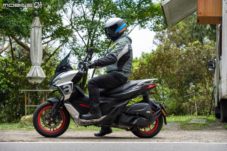 Aprilia SR-GT試駕報告｜沒踏板但很好玩！歐系速克達老車新試！