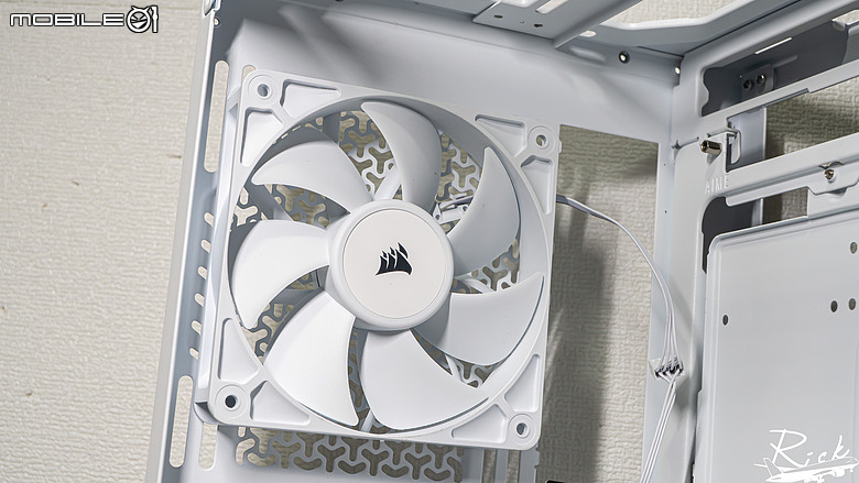點我看大圖 【開箱】木紋靜謐氣息 | CORSAIR FRAME 4000D WOOD RS WHITE