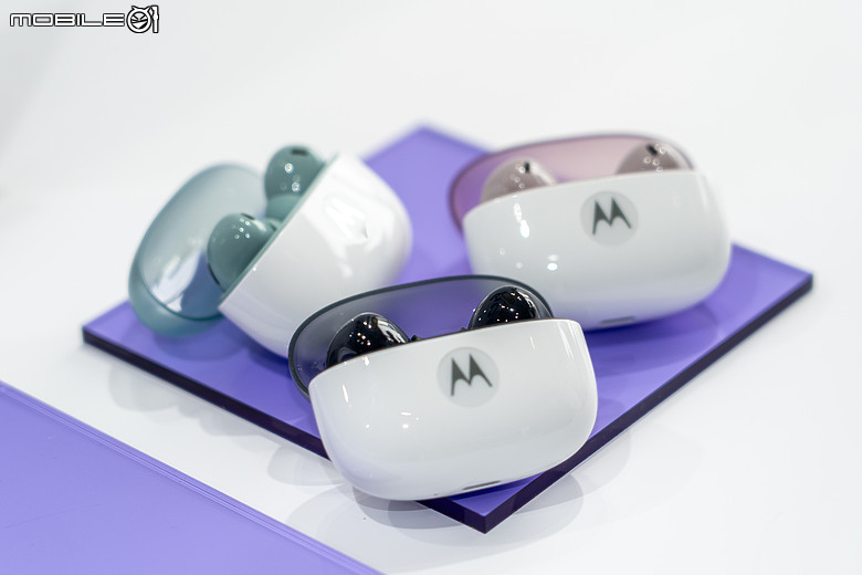 motorola 首款「大摺」razr fold 登台，12+256GB 售價 49,988 元