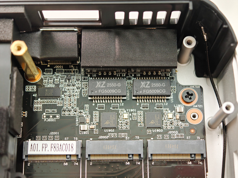 Minisforum AI X1 Pro 255 迷你電腦簡單開箱