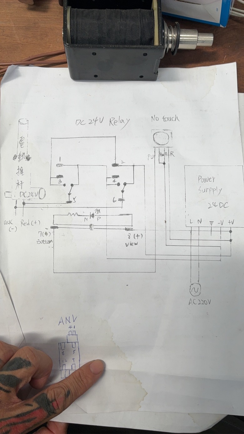 請問機電高手及前輩們,如何做一個電動推桿的電路