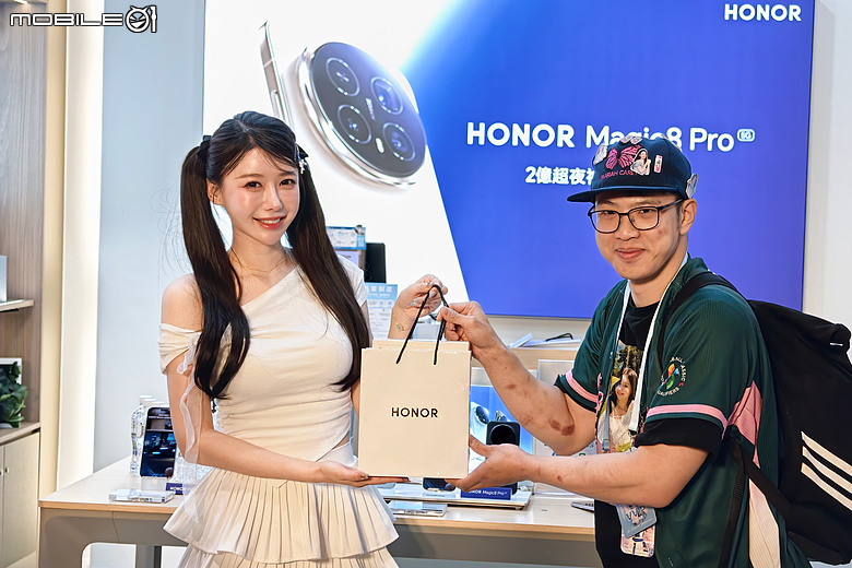 HONOR Magic8 Pro 兩週狂銷千台，李雅英助陣三創體驗店盛大開幕！