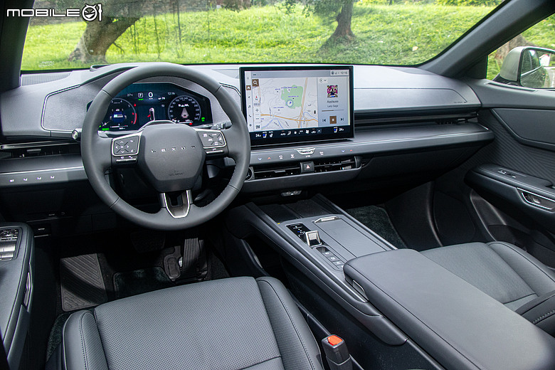 Lexus ES 300h 頂級版試駕｜省油、省稅都有感，掌握銷量密碼的超級王牌！
