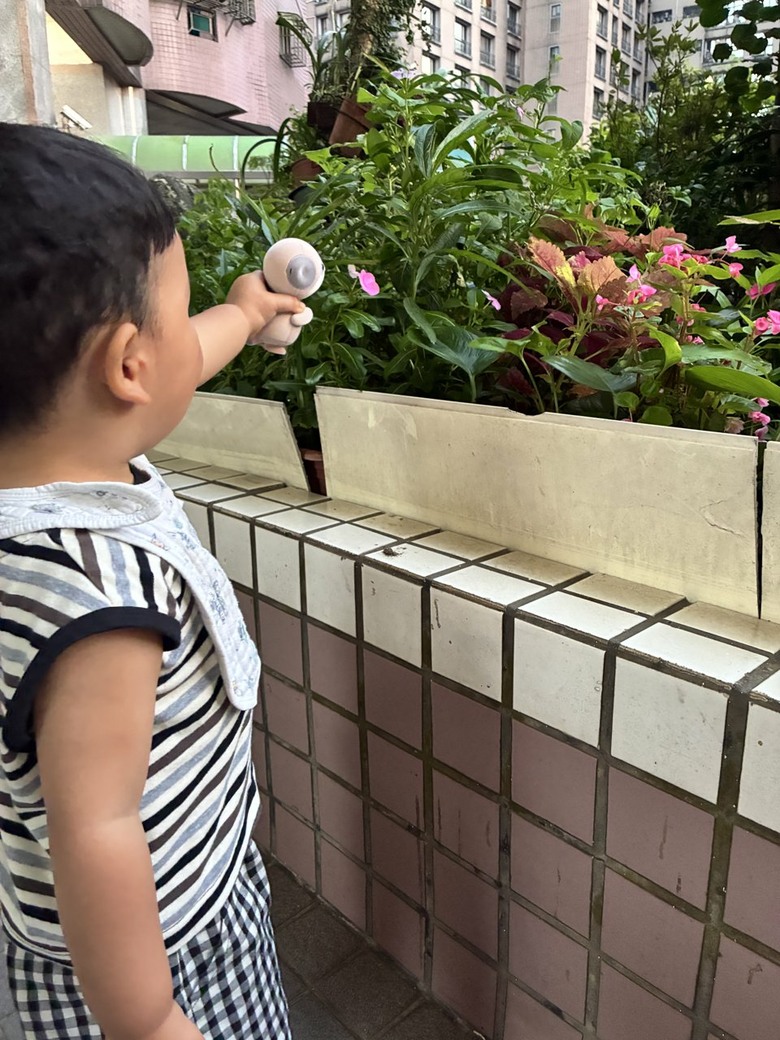 點我看大圖 【小宅開箱】2 歲小孩的新室友!SHARP 小獴友 Poketomo 口袋陪伴機器人開箱領養