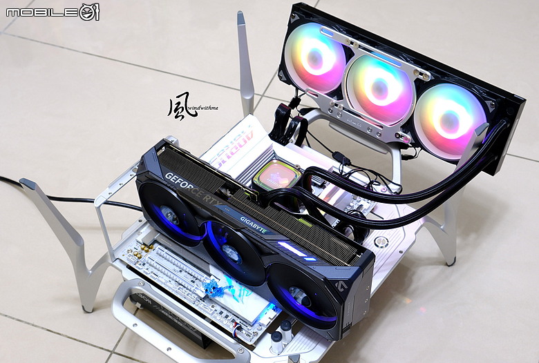 GIGABYTE 5080 GAMING OC搭載9800X3D實測DLSS 4.5遊戲與AI效能